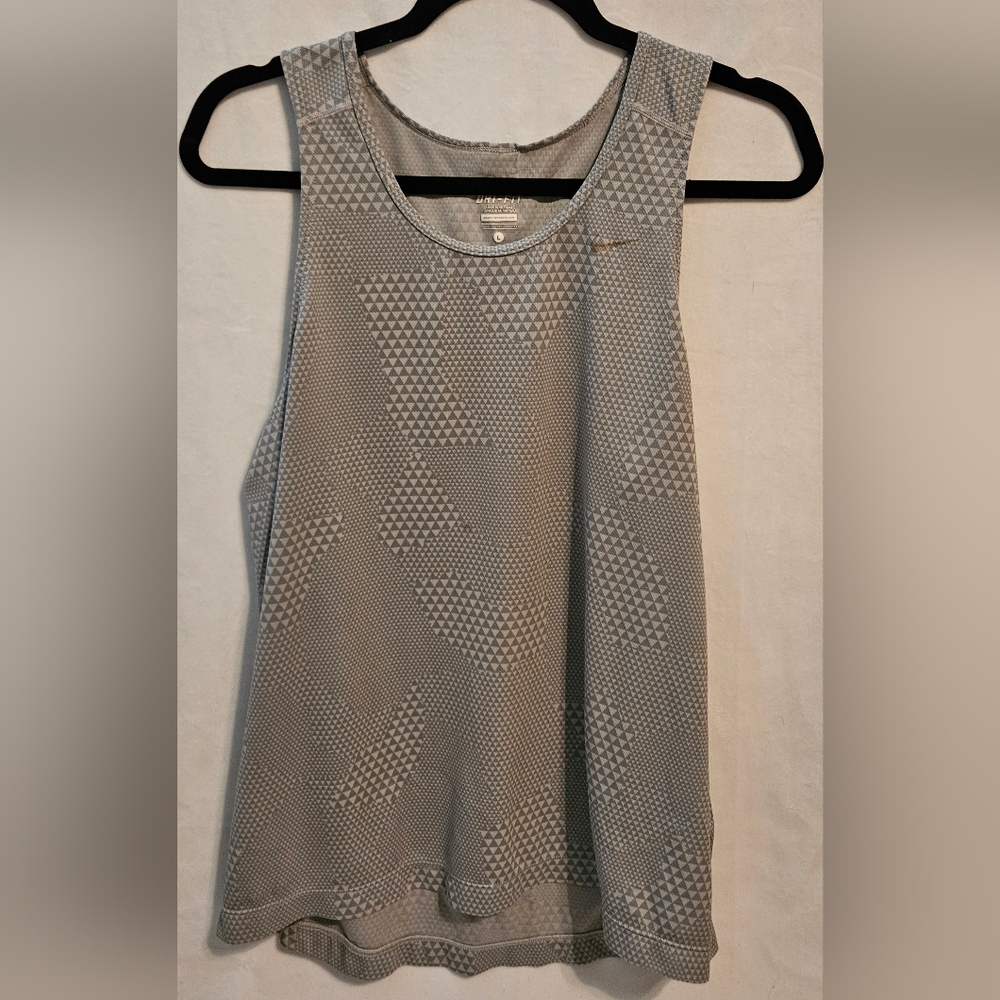 Nike Gray Sleeveless Tank Top for Athletic Wear